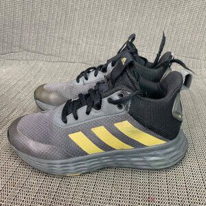 Adidas Ownthegame 2.0 Kids Size 3.5 Grey & Gold Sneakers